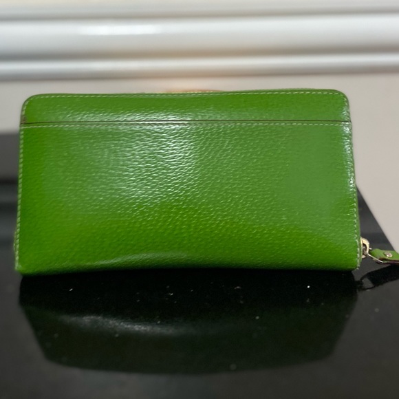 Kate Spade green leather  zip around wallet - Picture 4 of 7